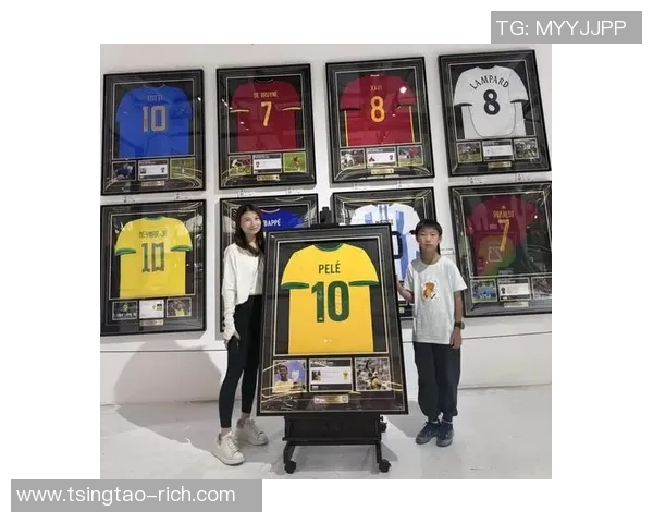 足球明星签名足球的收藏价值分析及市场前景探讨